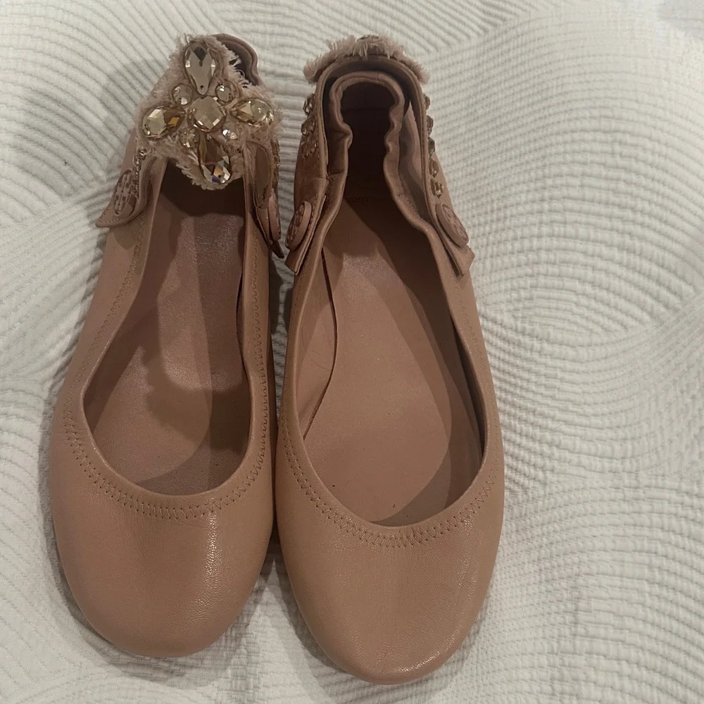 Tory Burch- Pink Ballet Flats with Logo Detail - Picture 5 of 7
